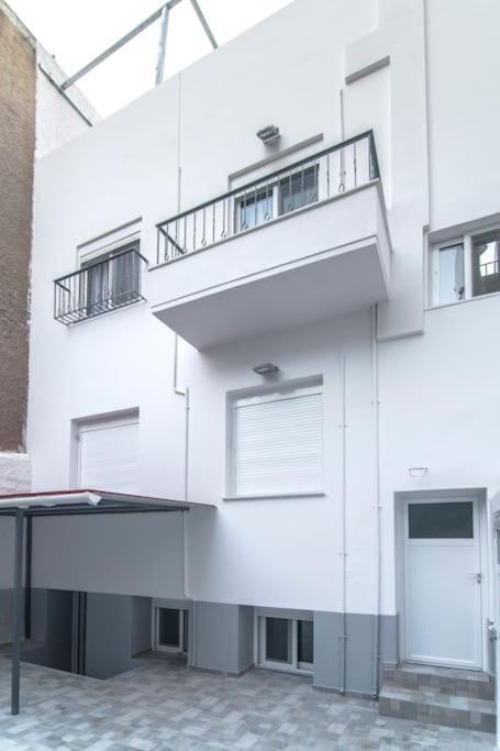 Downtown Rare And Modern Two Storey Building Athen Eksteriør billede
